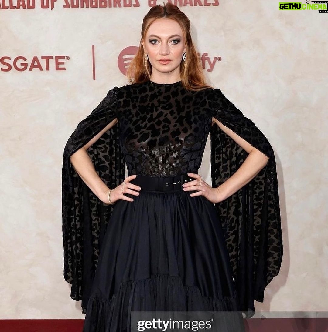 Jacqueline Emerson Instagram - Thanks to this dream team for the epic LOOK! Last post I promise 😂💖✨ Look: @stylelvr Glam: @hayhaybarbie Dress: @karolinaskingdom ✨