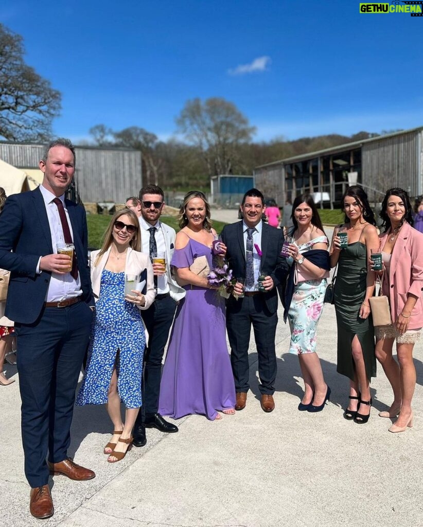 Jade Ramsey Instagram - 08.04.2023 🌼 Got dressed up for an amazing weekend celebrating the wedding of @_em_forsyth & @skywalkers_lens 💍🥂…Was perfect sunshine in the prettiest place with the funnest people!!! Hope Farm, Dorset