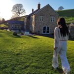 Jade Ramsey Instagram - 08.04.2023 🌼 Got dressed up for an amazing weekend celebrating the wedding of @_em_forsyth & @skywalkers_lens 💍🥂…Was perfect sunshine in the prettiest place with the funnest people!!! Hope Farm, Dorset