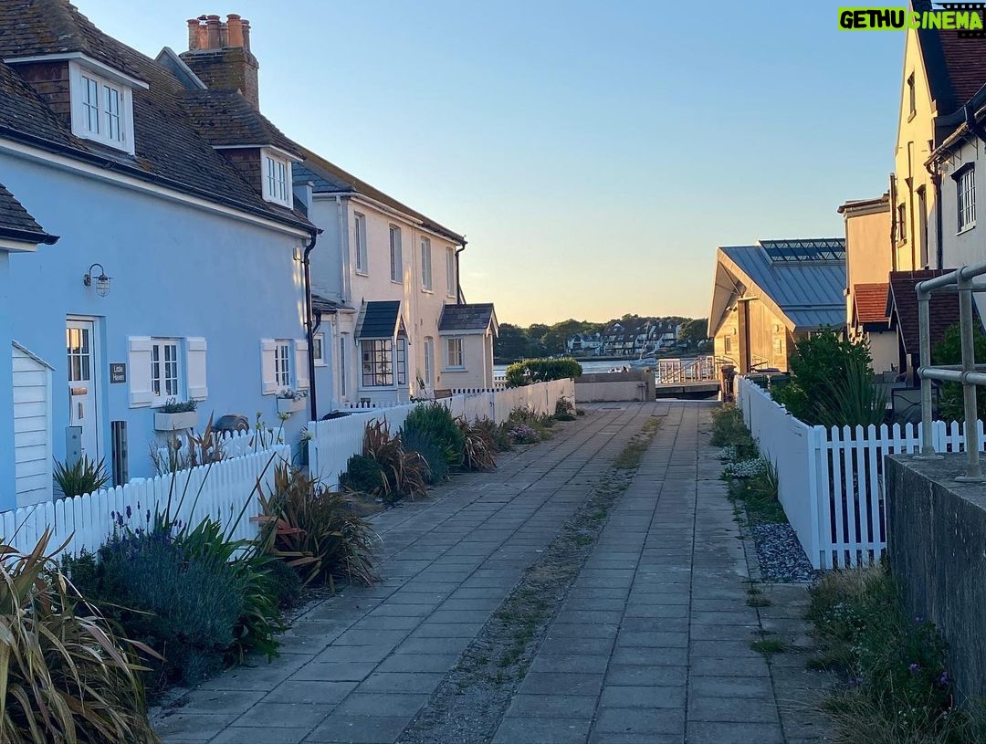 Jade Ramsey Instagram - Sunset down the quay 🌅⛵️⚓️ ….i forget how beautiful my home town is, so many lush spots. Mudeford Quay