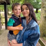 Jade Ramsey Instagram - Love a British picnic in the forest (and it didn’t rain 🌧🐴) ….such a nice day with family & friends 🌳☺️ The New Forest