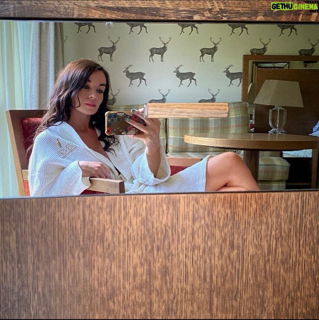 Jade Ramsey Instagram - love a good hotel dressing gown 🧚‍♀️… spa days are the best days ✨ Carey’s Manor Hotel and Spa
