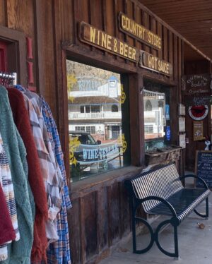 Jade Ramsey Instagram - small town things 🤠🤎🦌🐾