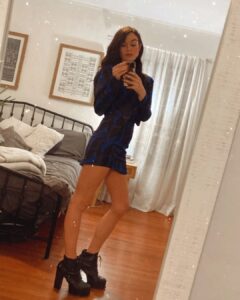Jade Ramsey Instagram - ✌🏽out 2021 🌸… 2022 started off with a bang (literally) woke up to the bathroom ceiling falling in 🙈 West Hollywood, California