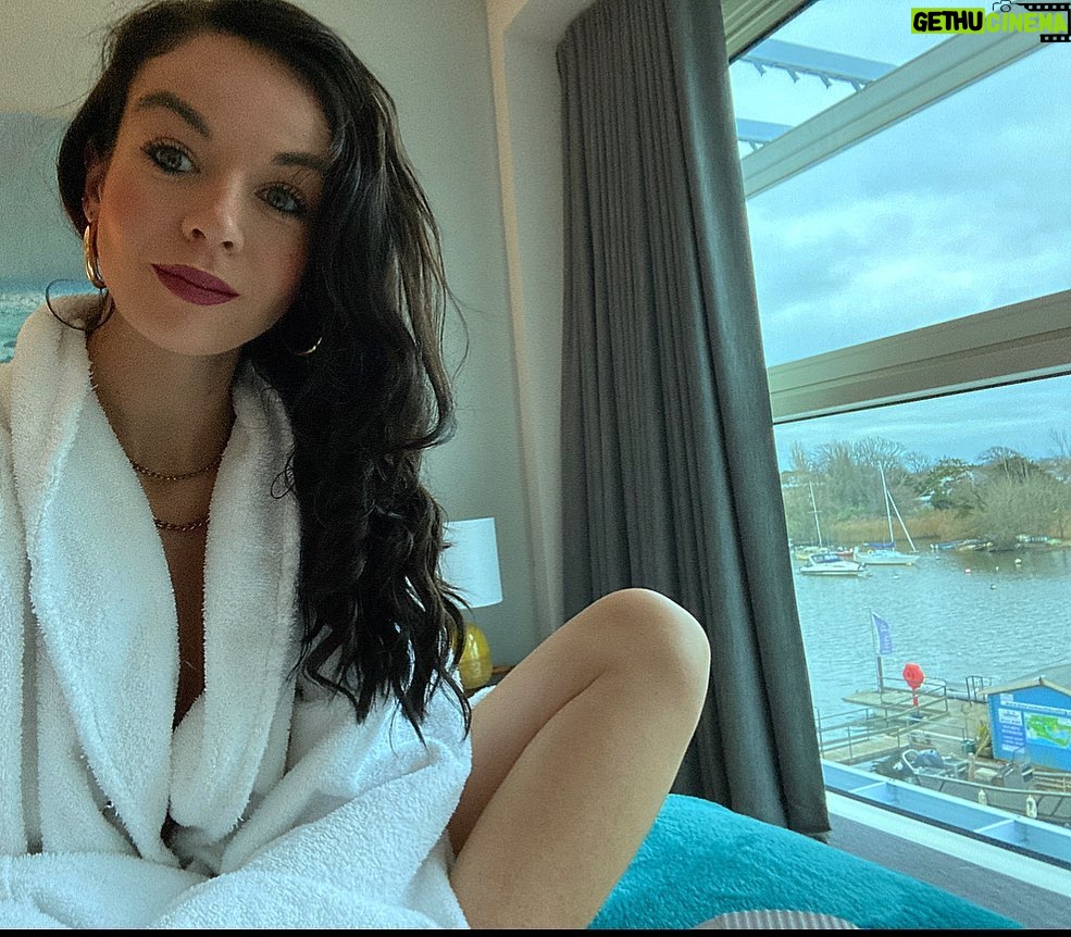 Jade Ramsey Instagram - Feel like I’m in home alone 2 eating room service in a hotel dressing gown. Been such a relaxing day and night having a massage and spa and epic food at @captainsclubhotel ⚓️🧳🐙 Captain's Club Hotel and Spa