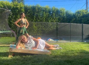 Jade Ramsey Instagram - Summer bits 🪻
