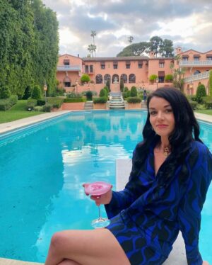 Jade Ramsey Instagram - Drinking martinis on a diving board 🍸