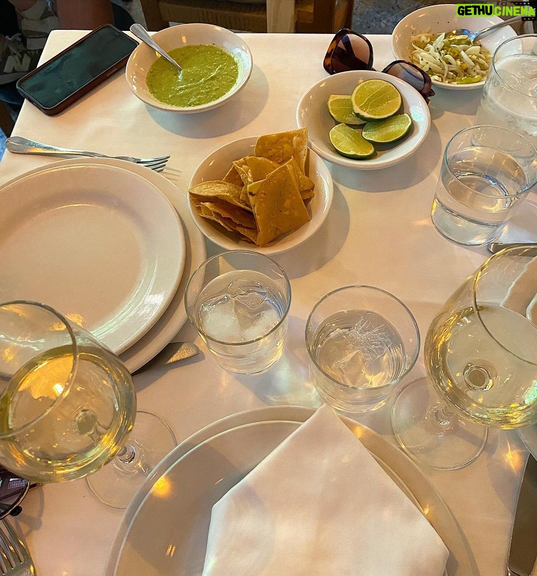 Jade Ramsey Instagram - (The other week)…24 hours in Mexico City. Def need to go back to try allllll the restaurants…. 🌶️🇲🇽🌮 Mexico City, Mexico