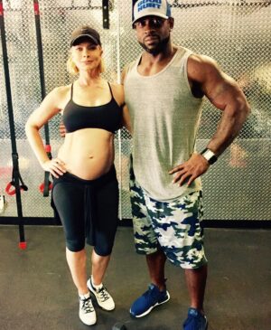 Jaime Pressly Instagram - Whether it’s been about keeping me in shape during pregnancy, helping me loose the baby weight after, getting me in shape for a shoot or job, or just simply keeping me in shape for myself you have always been by my side and I by yours. You have never let me slip, have always had my back, and have been my therapist on the side. You’re more than just my trainer. For the last 16 years you have been my big brother, my friend and my family through thick and thin no matter what. I could not appreciate you more. Happy Birthday B man!!@mikeljones420  Thank you for all you do to make sure I always stay ready.  #happybirthday #bigbro #personaltrainer #friend #family #ifyoustayreadyyoudonthavetogetready #🎉 #💪 #❤️