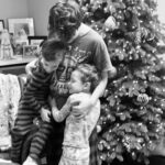 Jaime Pressly Instagram - Merry Christmas everybody! May your day be merry and bright! Love, Jaime and the boys❤️. #merrychristmas #happyholidays #bigbrother #twins #doubletrouble #family #familyiseverything