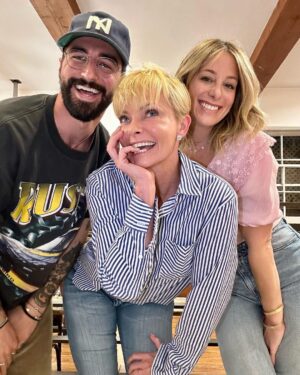 Jaime Pressly Instagram - So this just happened! The longer the strike the shorter my hair. Love my new do!! Cut by @skevozembillas  Color by @ccohen #cutitoff #newdo #hairstyle #fun #loveit #transformation #change #release #happy