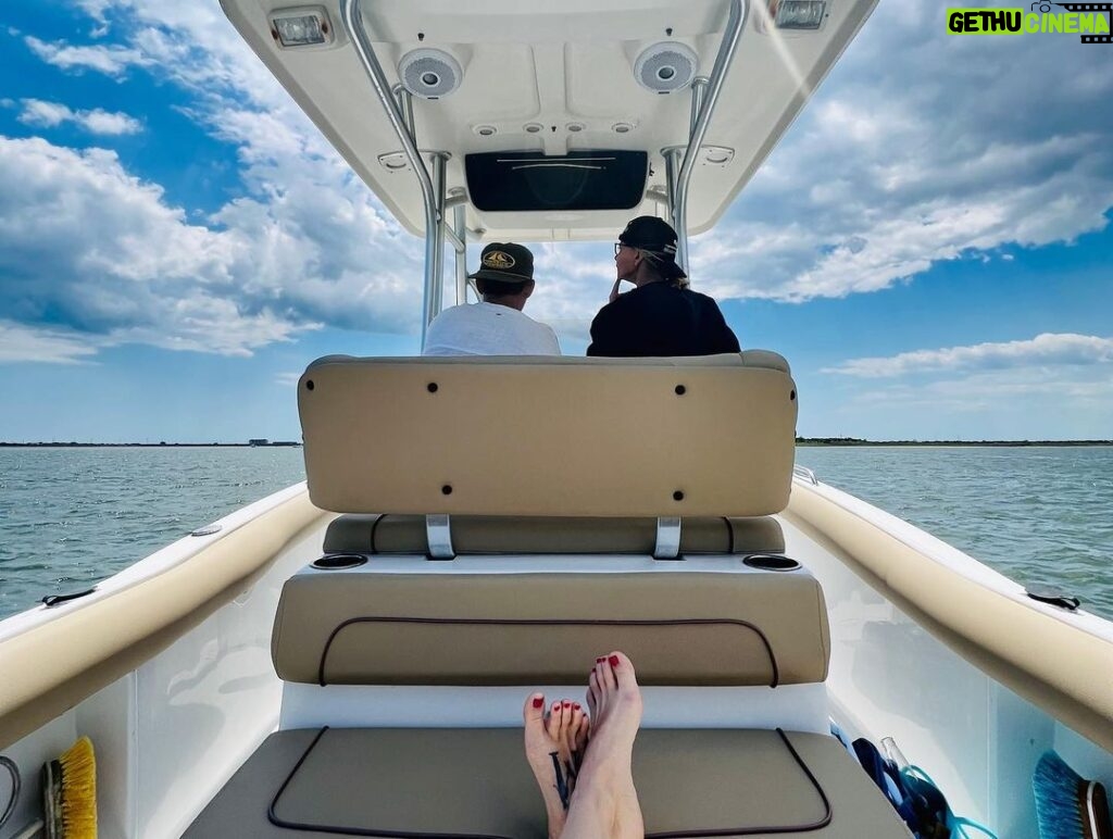 Jaime Pressly Instagram - Best boat day ever out on the water with my girls! #homesweethome #girlsday #saltwater #sun #happyplace #peace