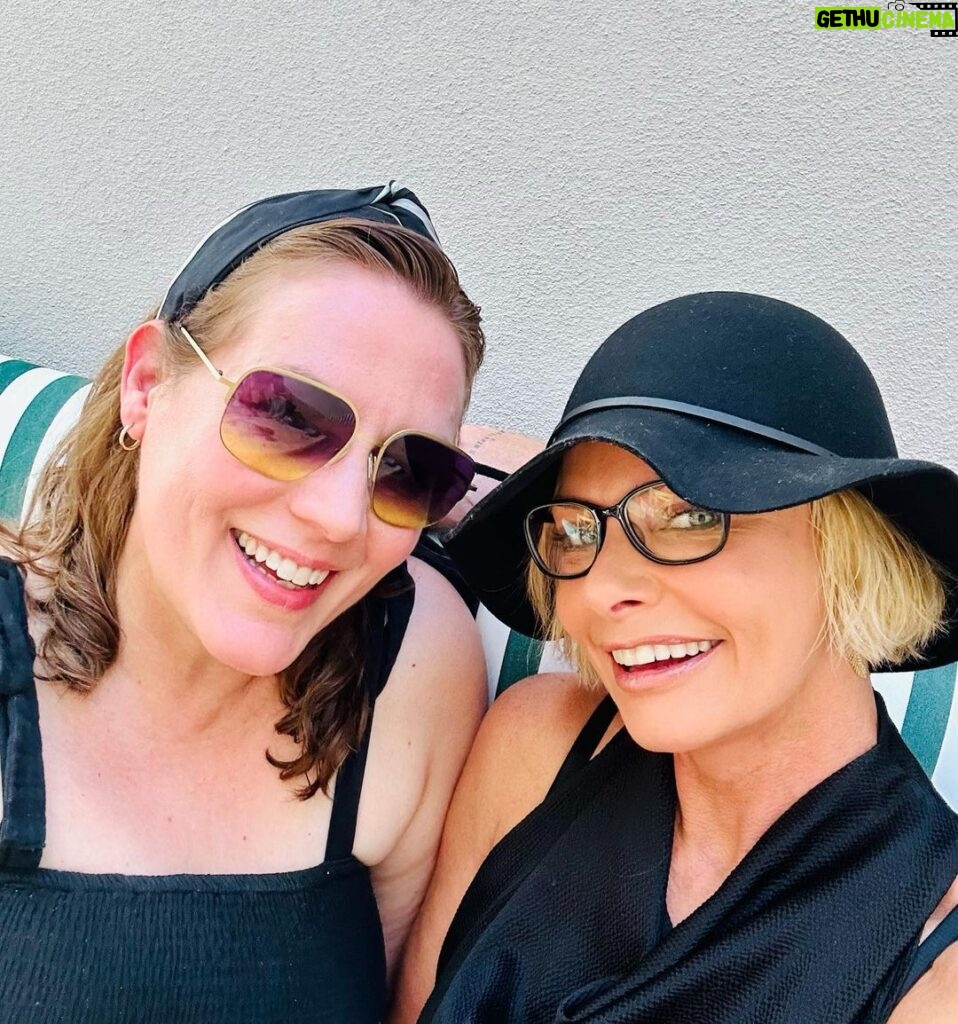 Jaime Pressly Instagram - What a fantastic time with my girlfriend @kateconnorofficial at Willow Weep for Me anniversary book release. #willowweepforme #anniversary #bookrelease #women #depressionawareness #friends #support #love