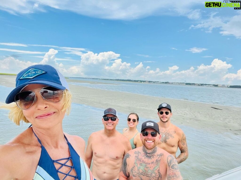 Jaime Pressly Instagram - This is 46! Happy Birthday to me! In my happy place back home on the water with my favorite humans and yesterday was the greatest day ever with all of my bfs I’ve known since kindergarten. Being able to say I’ve had the same bfs since kindergarten makes me feel very blessed. Couldn’t feel more grateful today. #happybirthday #bestfriends #family #fun #ocean #sandbar #timeofmylife
