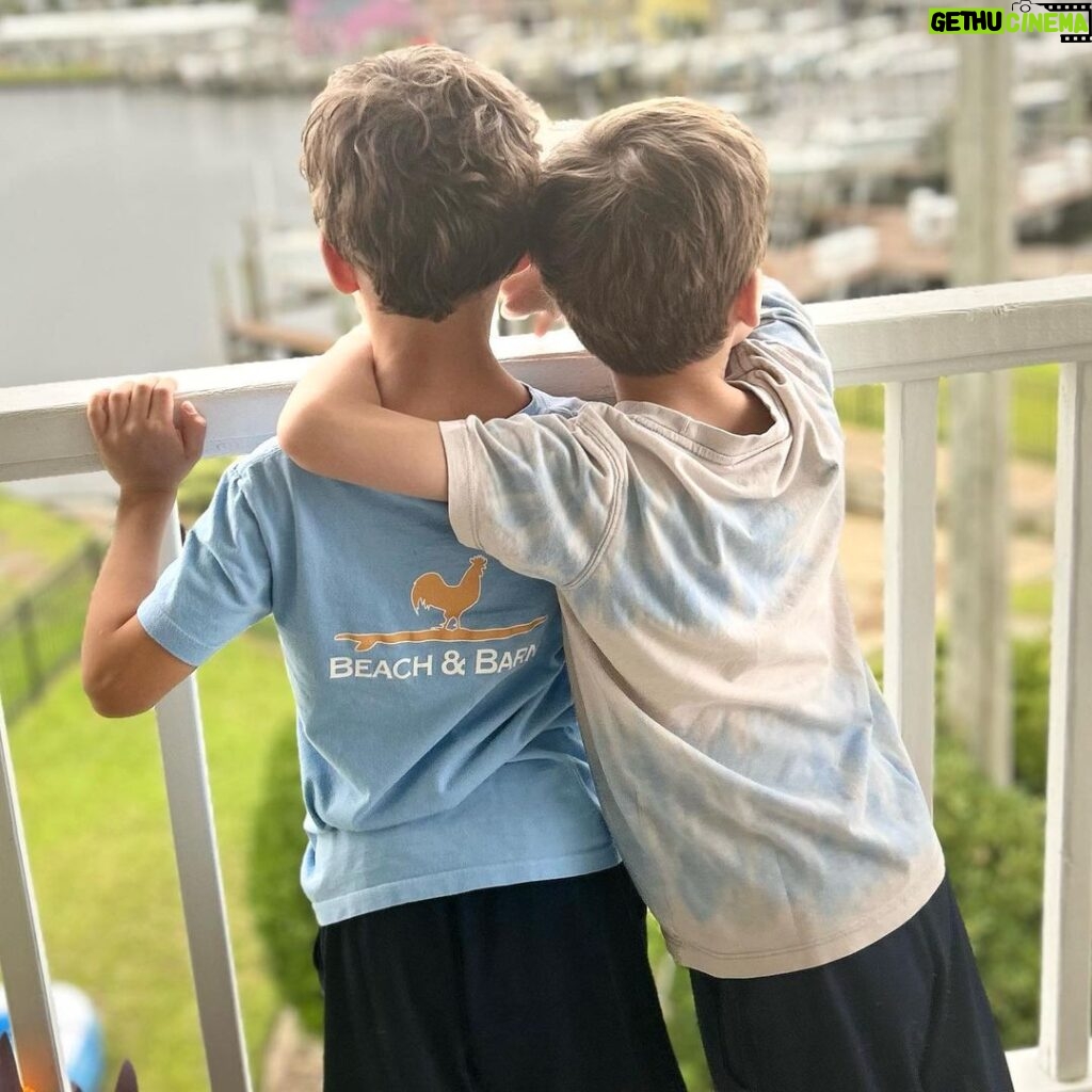 Jaime Pressly Instagram - Brotherly love. This only happens when we’re back home. Makes my heart so happy. #twins #mamasboys #saltwater #beachvibes #summer #vacation #brothers