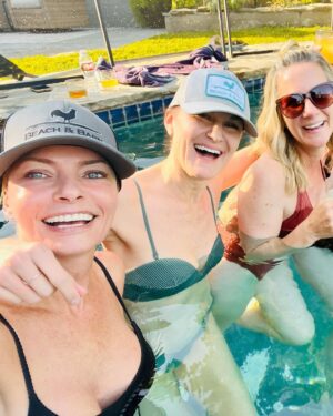 Jaime Pressly Instagram - Everything is better when your BF’s come over. Sometimes you just have to embrace the moment and let it all go. I am so fortunate to have the same friends I grew up with. I love you ladies like the day is long. Best weekend ever! #bff #phenomenalwoman #highschool #besties #goodforthesoul