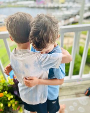 Jaime Pressly Instagram - Happy 6th birthday to my beautiful boys Leo and Lenon who make everyday nothing short of eventful. I love you to the moon and back a thousand times. #happybirthday #mamasboys #twins #doubletrouble