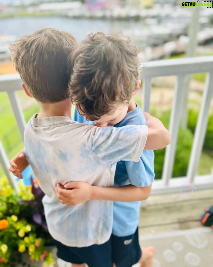 Jaime Pressly Instagram - Happy 6th birthday to my beautiful boys Leo and Lenon who make everyday nothing short of eventful. I love you to the moon and back a thousand times. #happybirthday #mamasboys #twins #doubletrouble