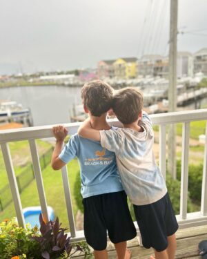 Jaime Pressly Instagram - Happy 6th birthday to my beautiful boys Leo and Lenon who make everyday nothing short of eventful. I love you to the moon and back a thousand times. #happybirthday #mamasboys #twins #doubletrouble