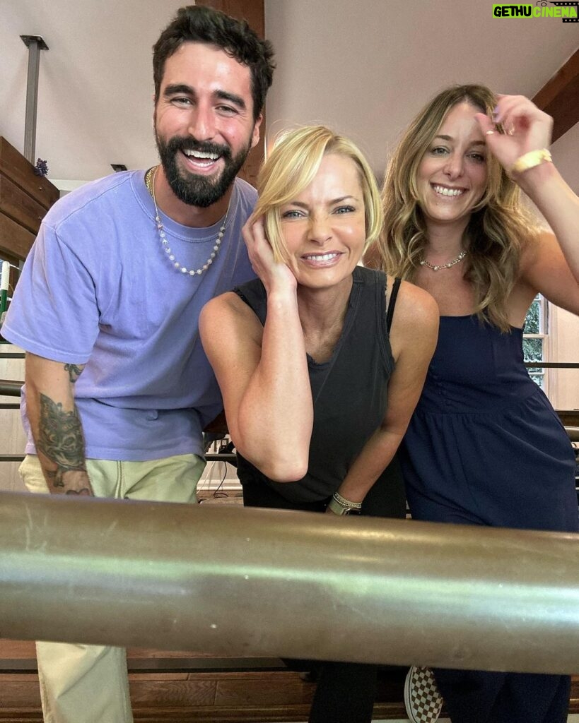 Jaime Pressly Instagram - Got bored again so I went to the salon and let this amazing crew do whatever they wanted and as usual I LOVE IT!! Thank you @ccohen for the beautiful color and @skevozembillas for the amazing new cut! #fun #color #hairstyle #salon #changeisgood