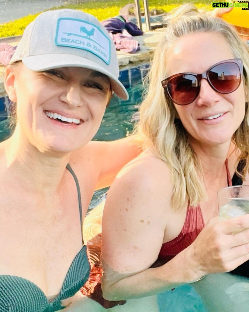 Jaime Pressly Instagram - Everything is better when your BF’s come over. Sometimes you just have to embrace the moment and let it all go. I am so fortunate to have the same friends I grew up with. I love you ladies like the day is long. Best weekend ever! #bff #phenomenalwoman #highschool #besties #goodforthesoul