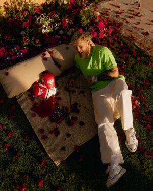 Jake Paul Instagram - Happy Valentines Day from me n’ mine🥊🤍🖤I love you babe💘