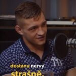 Jakub Kotek Instagram - Asi to pořád nechápu, ale víš jak - podívám se 😎 Část rozhovoru s @tadyonee na youtube 🖥️ nestříhaná verze o 28 minut delší na HEROHERO 🤙 link BIO #mawar #kotak #easycast