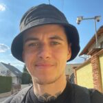 Jakub Kotek Instagram - Cejtim že potřebujete Kubu v klobouku 🧙tady je 🌻 zítra se vidíme na @starfest.cz 🎙️#buďboží Prague, Czech Republic
