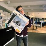 Jakub Kotek Instagram - Moje čajka @luciduskova mi dnes koupila PS5 🎮 se slovy „chci, aby si míň pracoval a víc hrál“. Moje patnáctiletý já právě hodilo dvojtý salto! #bozibozi