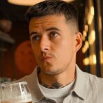 Jakub Kotek Instagram - Možná si říkáte sakra tyhle fotky už sem viděl - a máte pravdu. Instagram mi je bohužel smazal se strohým vysvětlením, že byly moc „boží“ (to se mi stává pořád) 🤷🏻‍♂️ Všichni víte, že já pivo moc rád a o pivní spolupráci se okrást nenechám. Vyjděme tedy do hospod na @volbasladku a dejme si HOPHOPHOP z moderního „českého“ chmele 🍺 ale pozor už dochází ⏲️ Váš pivomág Kuba. . . Pití alkoholu zakázáno osobám mladším 18 let. #napivosrozumem #volbasladku #hophophop #chmelchmelchmel #božíbožíboží #spoluprace