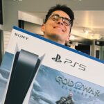 Jakub Kotek Instagram - Moje čajka @luciduskova mi dnes koupila PS5 🎮 se slovy „chci, aby si míň pracoval a víc hrál“. Moje patnáctiletý já právě hodilo dvojtý salto! #bozibozi
