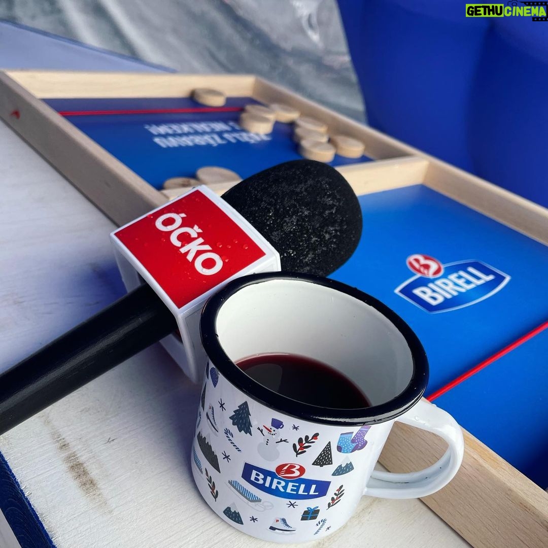 Jakub Kotek Instagram - Na skok do Pece 🏂 Na chuť Birrela 🍺 @birellcz #birelltepodrzi Byl jsem „koťákován“ (moje alternativa slova šokován) kolik nealkoholických Birell drinků si můžeš dát když seš trochu kreativní. PS: Ano umím žonglovat 🤹♀️ a pokud mě někdo osočí z toho, že se jedná photoshop dostane BAN a vypiju mu Birella 🥲 #buďkreativní #buďboží #spoluprace Pec Pod Snežkou