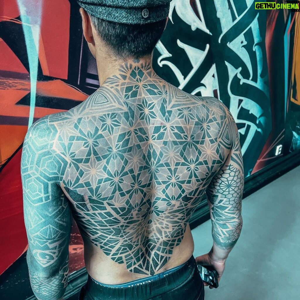 Jakub Kotek Instagram - Hotovo! Sixtinská kaple se 16% tuku 🍩 #tattoo Prague, Czech Republic