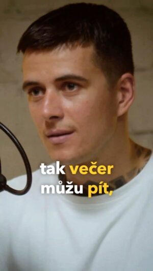 Jakub Kotek Instagram - Já jen tvrdim 😀, že mi dává větší smysl cvičit ráno když vim, že večer půjdu pít než jít z fitka rovnou do hospody no🍺 a vůbec mi nepiště, že bych nemel pít vůbec o tom ta diskuze není 😀 (souhlasné reakce vítány) #easycast #laska