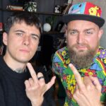 Jakub Kotek Instagram - Rozhovor s @kubova_english on-line na YouTube 🖥️ Bylo to tvrdé vyjednávání, ale nakonec jsem Kubu „ubožanoval“ a dal nám pro Vás kurzy zdarma (kecám chtěl je dát dobrovolně), které máte společně s bonusy klasicky na HEROHERO 🎙️Další soutěže budou následovat 🎁 #easycast #anglictina #kubovaenglish #rozhovor #laska #a #tak