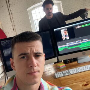 Jakub Kotek Instagram - Psal se rok 2006, kdy jsem dostal svoji první hereckou příležitost ve filmu Experti 🎥 K dnešnímu dni 436. nejhorší film podle ČSFD 🎬 Po dlouhých 17ti letech se zapomnělo a tak jsem dostal šanci znovu. Tentokrát v první epizodě druhé série seriálu Einstein 🦹🏼‍♂️ Hraju youtubera Crazy Dannyho - milovníka výbušnin 💥 Neskromně si myslím, že já a Emma letos dostaneme Thálii. #einstein #koťák