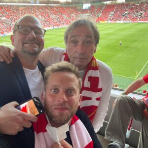 Jakub Prachař Instagram - Fotbal je krásná hra. Ať žije Slávie. Nedá se nic dělat, jsme nuceni vyhrát Evropskou ligu. SKS FOREVER ♥️🤍