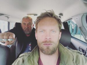 Jakub Prachař Instagram - Ten pocit, když si k vám do taxiku sedne chlápek, co točil Gladiátora. Bůh všech kaskadérů. Drozďák.
