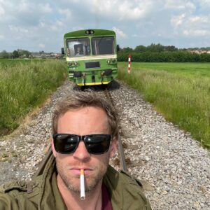 Jakub Prachař Instagram - Vlak dětství a naděje. Přes to nejede vlak. Smrtonosná past 6.