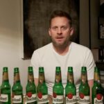 Jakub Prachař Instagram – Jestli si Vánoce nedovedu bez něčeho představit, tak jsou to koledy a @pilsner.urquell 🍺🎁
#pilsnerurquell #18plus #spoluprace