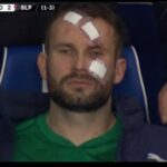 Jakub Prachař Instagram - Včerejší zápas mezi Slavii a Rangers nebyl jen o fotbale. Už se stalo nemilou tradicí, že jsme stále bráni jako škodná z východní Evropy, se kterou se nakládá všelijak. Důkazem toho jsou letošní zářezy v evropských pohárech, jak proti Slavii, tak proti Spartě. Na to že rozhodčí v Evropě neměří úplně stejně jsme si letos snad už trochu zvykli. To, co se stalo včera je toho myslím dobrým důkazem. Izraelský rozhodčí od začátku povolil Rangers hrát něco, co prostě neměl. Paterson mel jít do šatny už v prvním poločase a rozhodčí tak mohl jasně dát najevo, že takhle se dnes chlapci prostě hrát nebude. Ve druhém poločase o Patersonově faulu a penaltě snad ani nemá cenu mluvit, neb podle pravidel fotbalu civilizovaného světa, už na hřišti být neměl. Každopádně rozhodčí svými nevýroky jasně vzkázal Rangers, že takhle hrát mohou, tak tak také hráli. Faul na Ondřeje Koláře se v civilním světě jmenuje těžké ublížení na zdraví a existuje i možnost jít na chvíli do vězení. Když už to tedy jinak nešlo začaly se dávat červené karty a frustrace chlapců kteří úplně nevědí jaké je to prohrávat narůstala. Ondřej Kúdela asi opravdu něco řekl, ale není ani vizuální, ani zvukový usvědčující meteriál a tedy by mělo nastoupit něco, čemu se říká presumpce neviny. Tedy jsem vinen až když jsem důkazy usvědčen.I když v otázkách rasových a genderových v této době korektní i tento lety prověřený precedenc může zmizet. Nevpustit hráče 30 minut do kabin a pak je ještě fyzicky napadnout je snad úplná tečka, nad frustrací mladých rozmazlených chlapců v čele s člověkem, kterého jsem měl touhu si vážit. Prohrát zápas s fotbalově lepšími chlapci z východu, neunést prohru, neomluvit se za zákeřnou, až život ohrožujíci hru a ješte se prezentovat jako obět je za hranou neúcty, srabství a zbabělosti. S úctou ke sportu a fotbalu zvláště Jakub Prachar. Ondro hodně zdraví. U nás se hraje dobrý a nezbabělý fotbal a bylo by dobré, aby se s námi v Evropě tak i zacházelo. Nazdar