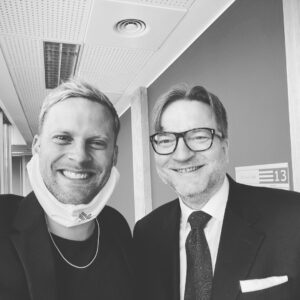 Jakub Prachař Instagram - Šťastnější výraz bych těžko hledal. Štěstí je krásná věc. Advokát Roman Jelínek. lawpartners.cz @jk_lawpartners toto neni placena reklama.