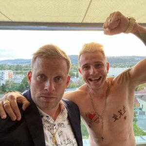 Jakub Prachař Instagram - Po delší době mě Julius Lavický požádal o další  spolupráci. Souhlasil jsem i když vím, že to nebude snadné. Slíbil mi, že tentokrát to bude velký a že prý pojede rovinu. Bůh s námi, ať už je jeho jméno jakékoli. Jarda.