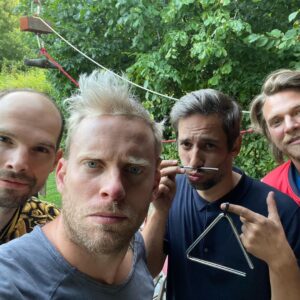 Jakub Prachař Instagram - Mala skala tros discotequos dnes. Special guest. Pan Bartoska na triangl