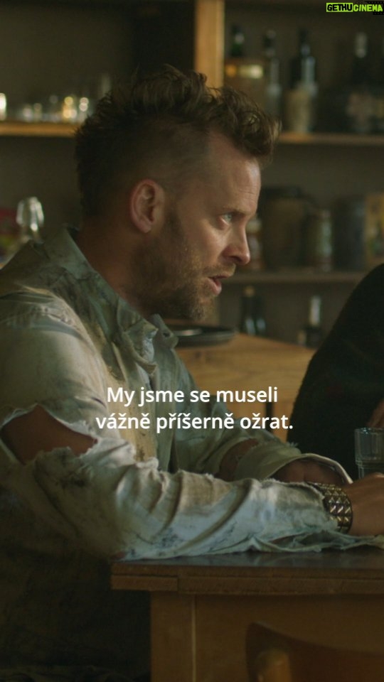 Jakub Prachař Instagram - 💣Nový #trailer k nesmírné vesmírné komedii FRANTA MIMOZEMŠŤAN je tady!! 👽 Jsou mimozemšťani mezi námi? 🤔 Možná na tom něco bude. V jedné poklidné vesničce totiž právě přistál vesmírný talíř a Franta se najednou chová nějak divně. A to víc než obvykle... 🎬V kinech od 8. února 2024. . . . @jakub_prachar @tereza.voriskova @jirkalangmajer @rudolf_havlik @petr_vancura @katerinamariefialova @erikastarkova @petra.hrebickova @filousch @jan_teply