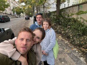 Jakub Prachař Instagram - A dnes se Saře splnil sen. Není zač lásko.