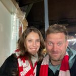 Jakub Prachař Instagram - Tak ta moje milovaná holka nechala romantický večer na mě. A vzala si i šálu. 22 te Sakam. Ať žije Slavie a Sara Sandeva.
