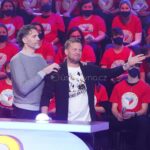 Jakub Prachař Instagram – Mám obrovskou fantazii, ale představa, že mi jednou @jj68jaromirjagr bude dělat maséra, mě ani na vteřinu nepřeletěla mozkem. Kdysi dávno na zamrzlé Vltavě v Libni, byly mi 4 roky. Zocelen Kolodějským ledem, byl jsem dobrým bruslařem. Mou maminku zastavil pán v čepici a ptal se jí, zda ten malý dobrý bruslař je jejím synem. Ona odpověděla, že ano. Hned se jí ptal, zda nechce tohoto talentovaného chlapce přivézt zítra na Slávii na trénink. V kolik a kam?  V pět ráno do Vršovic, odpověděl pán. Nikdy jsem na tréninku nebyl. Jediné co mi zůstalo jsou hokejové sny. Občas se mi zdá, že hraju v lajně s Jágrem, Růžičkou, Míšou Supem, Jirkou Dopitou a Dominikem Haškem a vodíme si Rusy po ledě, jak malý kluky. Mohl jsem být vašim spoluhráčem pánove, mít vyděláno a být v zaslouženém důchodu, ale máma chtěla herce. Co se dá dělat. I Love You 68.