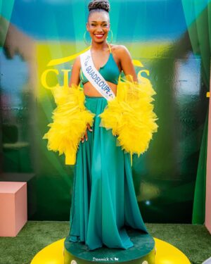 Jalylane Maës Instagram - Retour en image sur la @alldayinmusicfestival ✨

Merci encore à toute l’équipe @mcdonalds_antillesguyane pour l’invitation 💕

💇🏾‍♀️: @luiizdiamondsplace 
💄: me 
👗: @jmb.couture et @mcdonalds_antillesguyane 
📸: @danette_dn