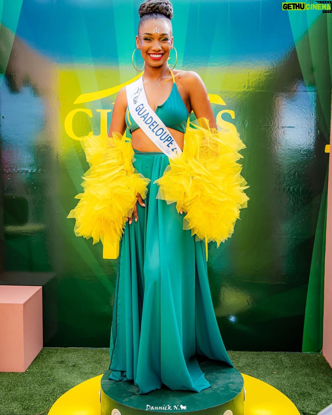Jalylane Maës - 5.2K Likes - Retour en image sur la @alldayinmusicfestival ✨
Merci encore à toute l’équipe @mcdonalds_antillesguyane pour l’invitation 💕
💇🏾♀️: @luiizdiamondsplace
💄: me
👗: @jmb.couture et @mcdonalds_antillesguyane
📸: @danette_dn